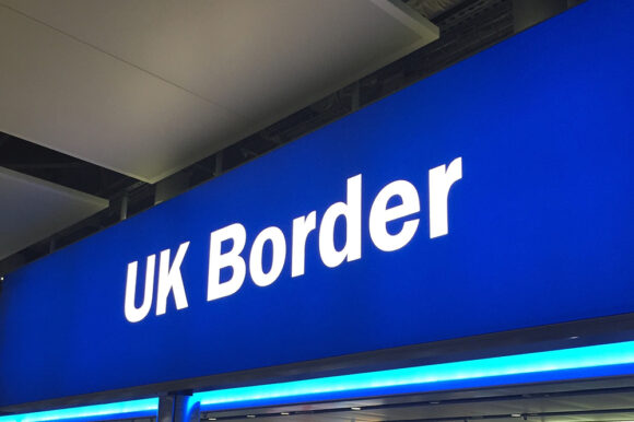 Informacje o podróżowaniu poza Wielką Brytanię po Brexicie dla osób posiadających status osoby osiedlonej, status tymczasowy lub kwalifikujących się do złożenia wniosku osiedleńczego.